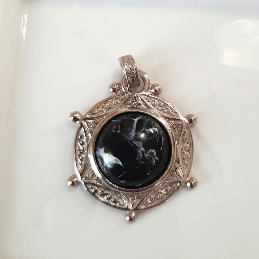 ⭐️5/$20 Express Black Stone Silver Pendant